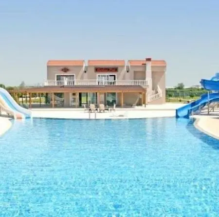 מלון Golf Village באלאק