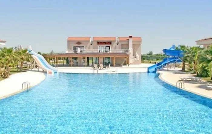 מלון Golf Village באלאק